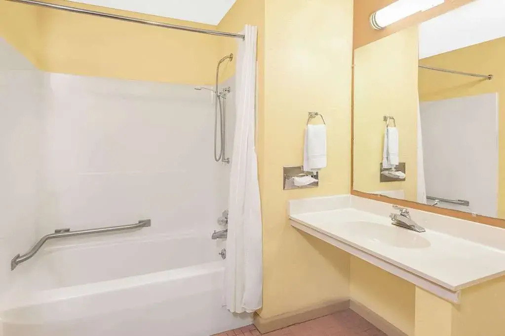Americas Best Value Inn & Suites Kalamazoo