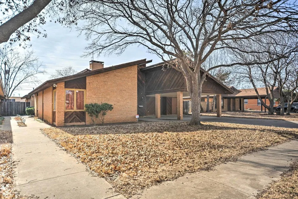 Lubbock Townhome w/ Grill Near TTU & Downtown!