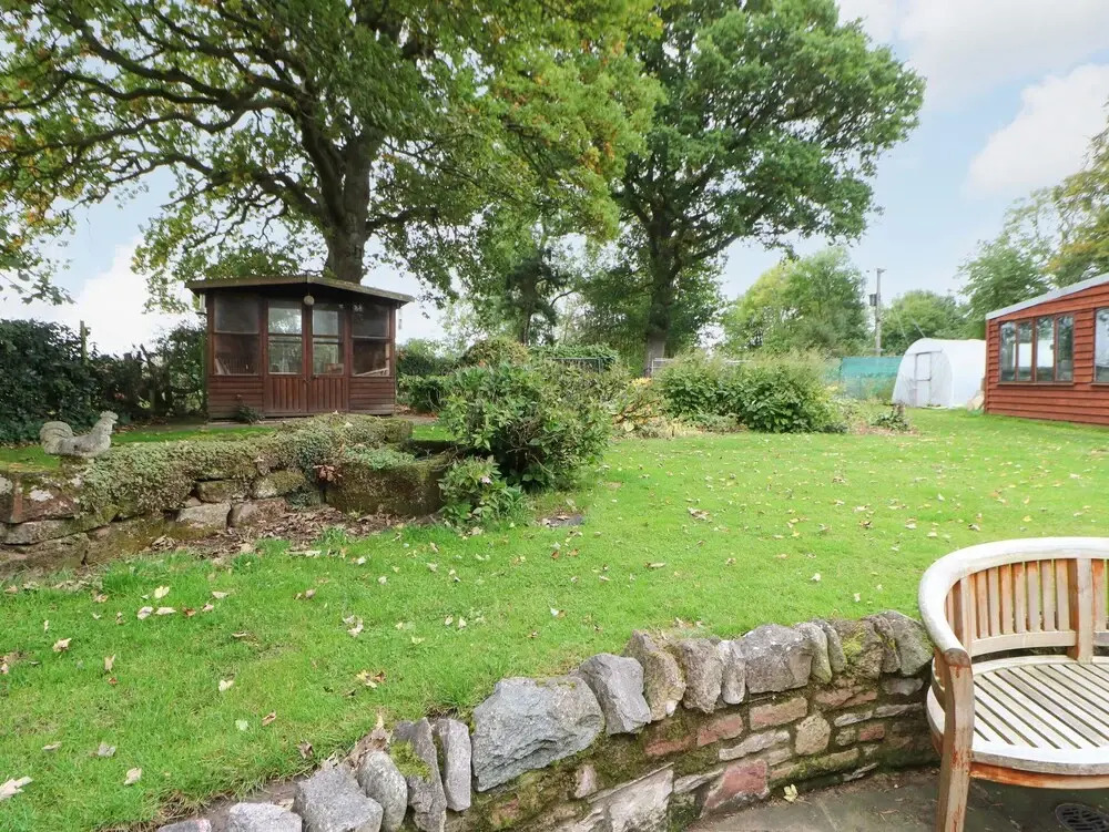 Holly Lodge
