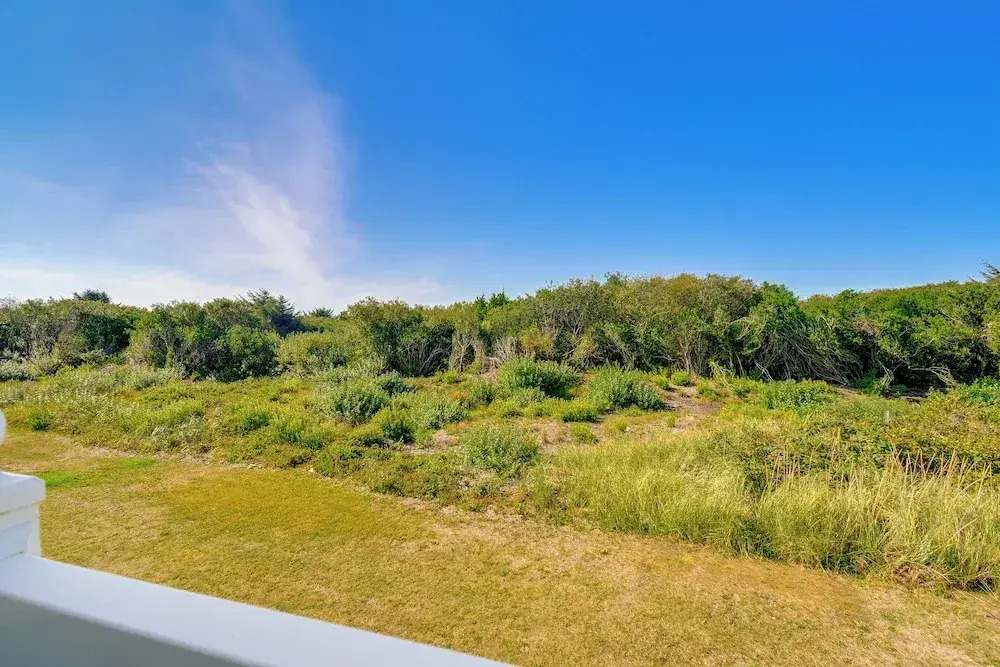 Ocean Shores Condo w/ Private Tub < 1 Mi to Beach!