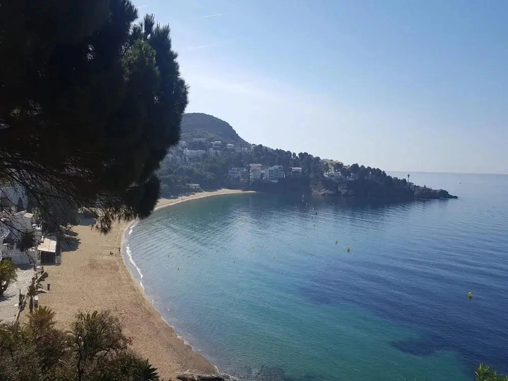 Sea-view Apartment in Roses Near Beach