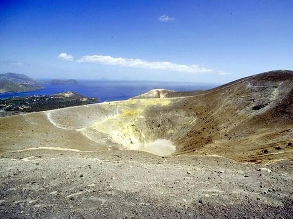 House With 2 Bedrooms in Vulcano, With Enclosed Garden - 800 m From the Beach