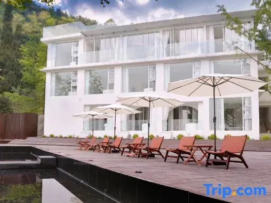 Shanjian Youmingyue Private Hot Spring Homestay (Dujiangyan)
