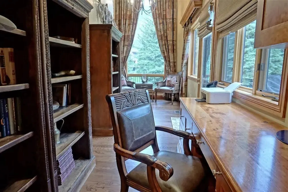 1835 Gore Creek Dr W - 6 Br Home