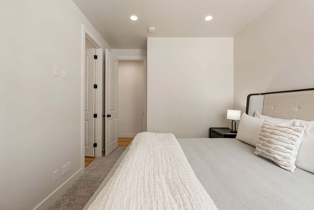 Rockaction Destination 5 Bedroom Townhouse