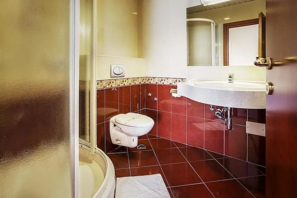 Hotel Dobrovit