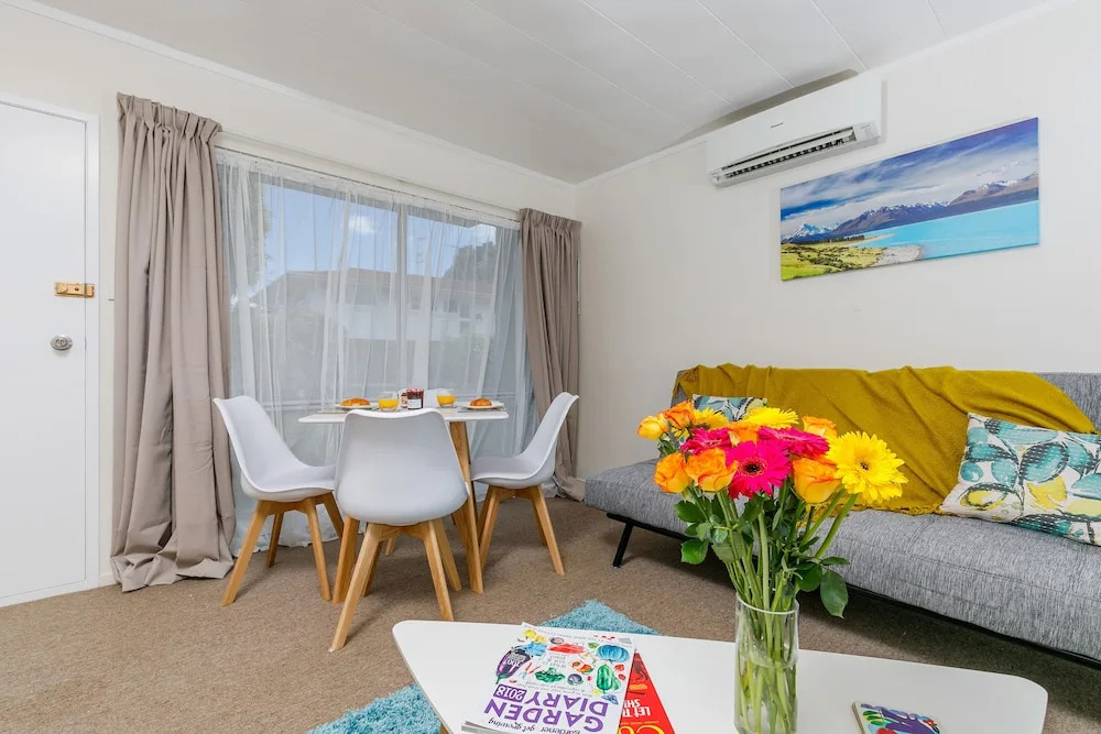 Super 2 bed flat in Remuera