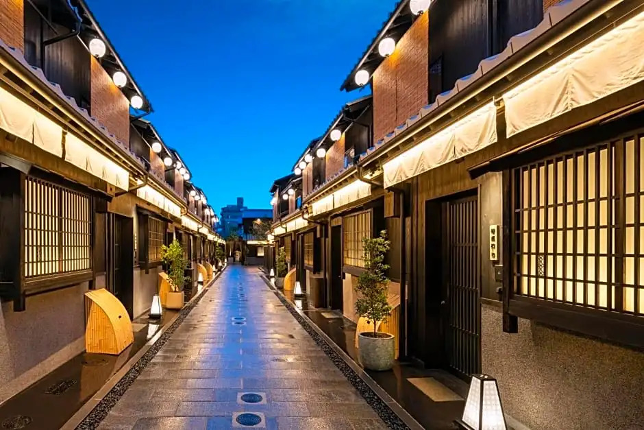 Nazuna Kyoto Tsubaki St