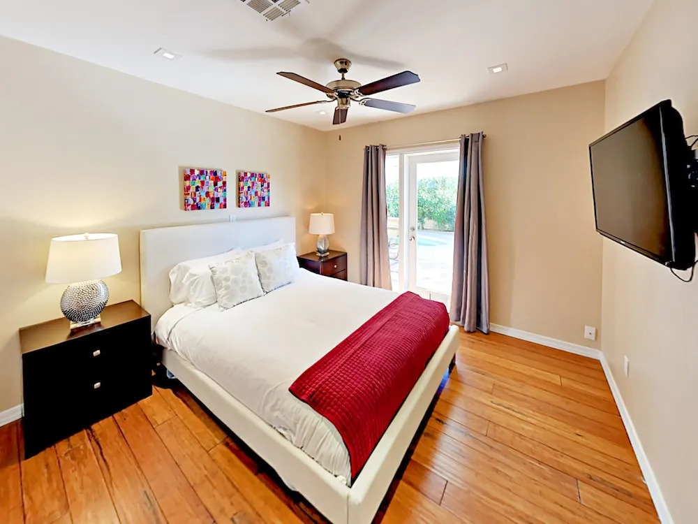 E Mariposa Home 4 Bedrooms 2 Bathrooms Home
