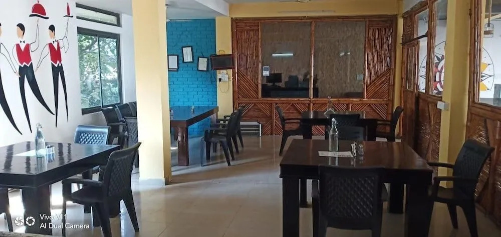LN Hotel and Restaurant - Hostel