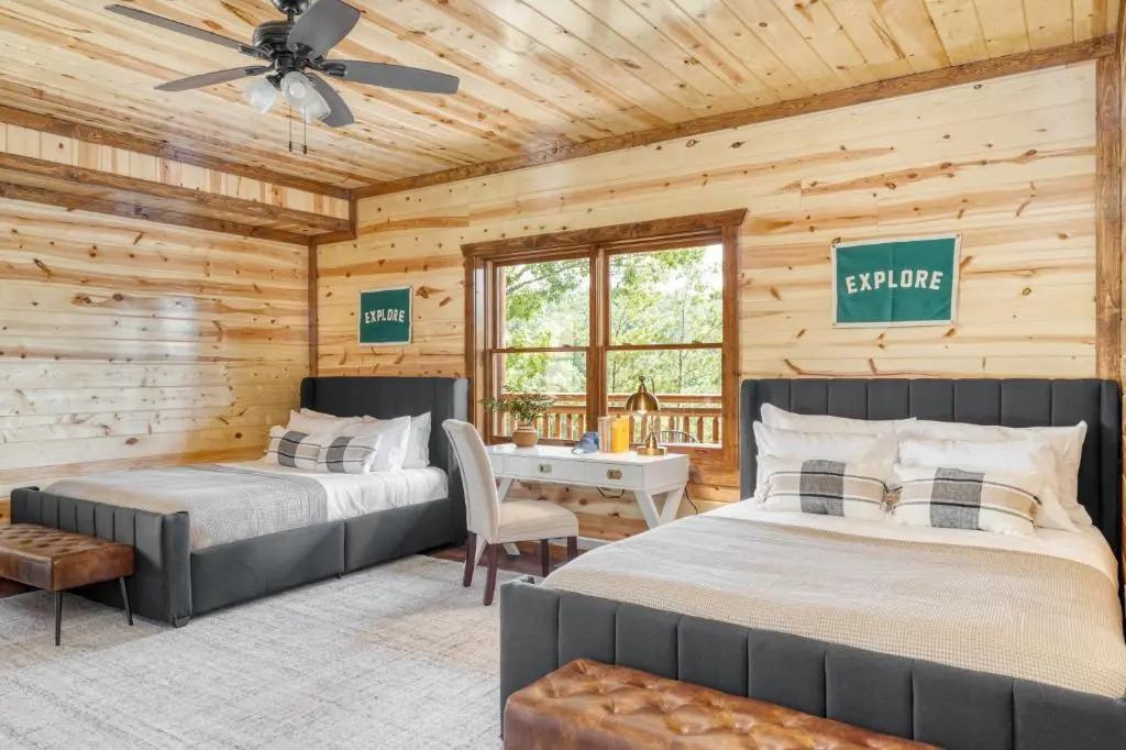 Wilder by Avantstay Group Retreat Pool + Hot Tub + Views Near Pigeon Forge Sleeps 24