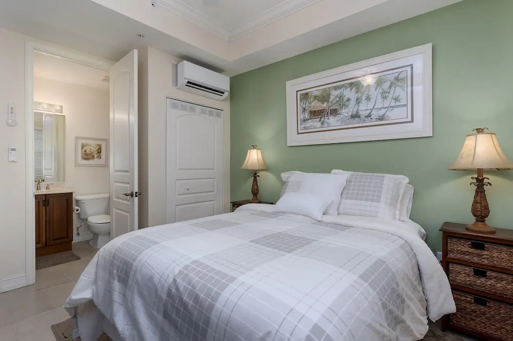 ~the Bonita Paddle Efficiency~ Your Home Away From Home In Paradise 1 Bedroom Condo by RedAwning