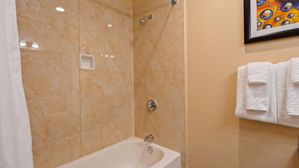 Best Western Plus Heritage Inn