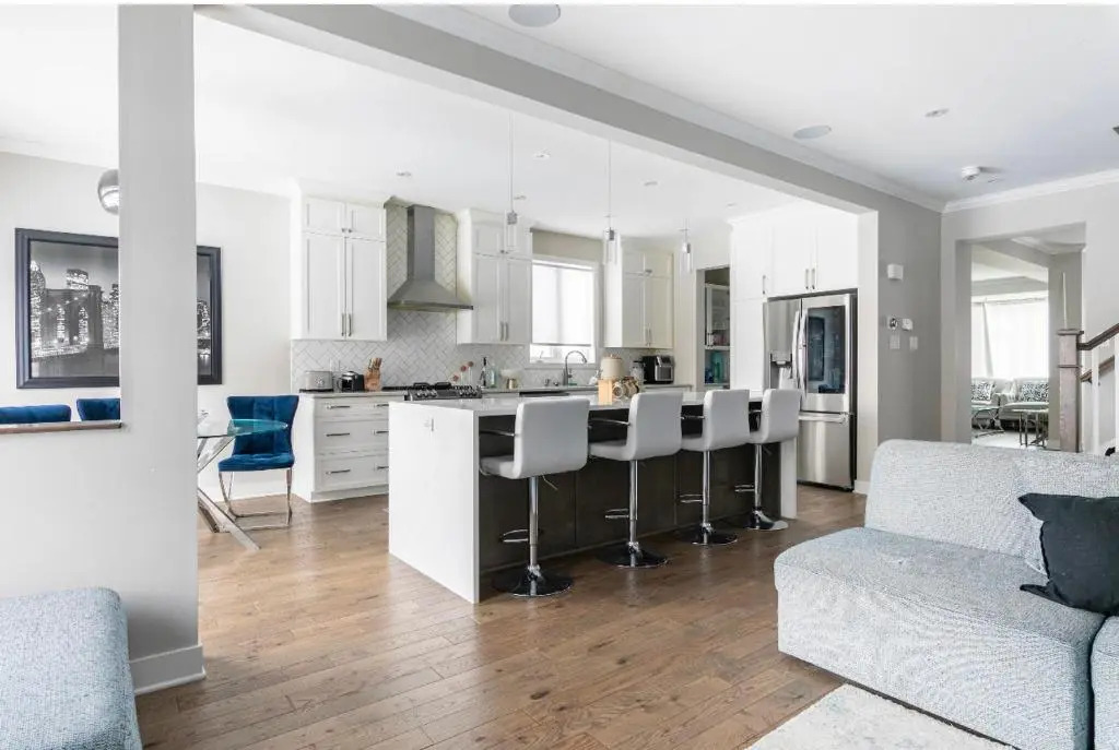 Cheerful and exquisite 1 bedroom