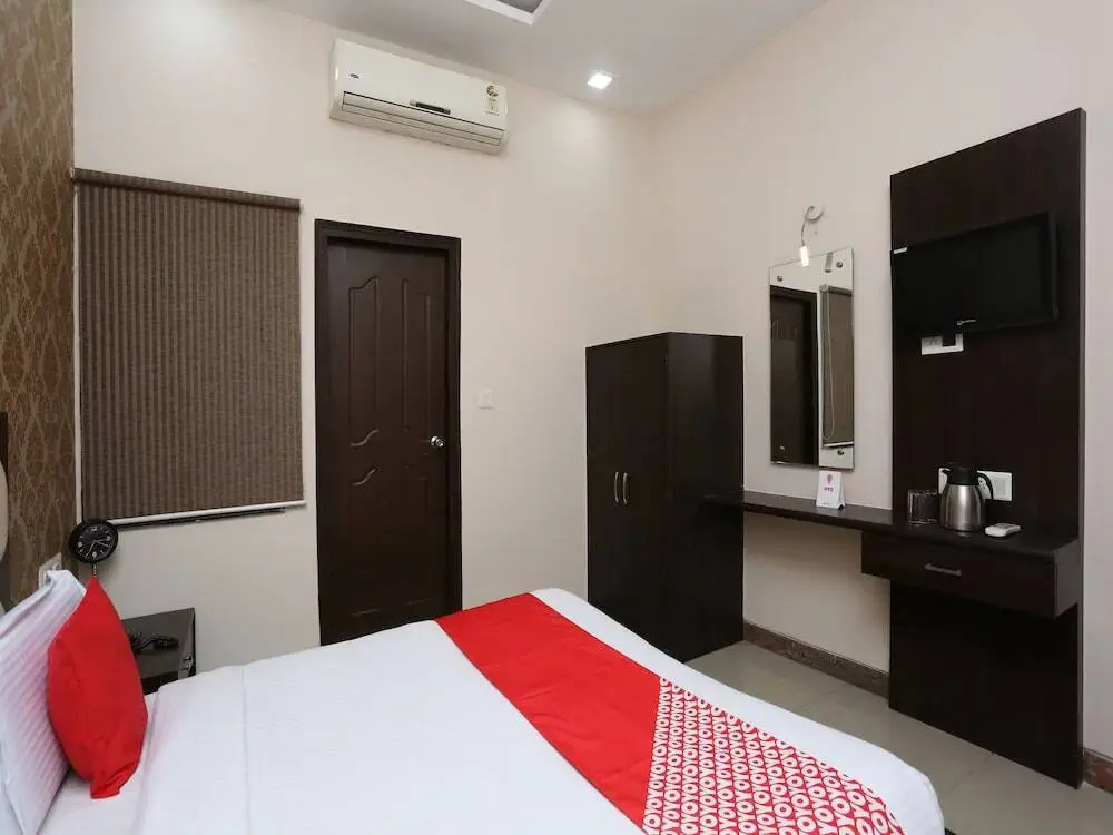 Hotel Amara by OYO Rooms