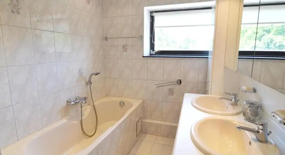House With 5 Bedrooms in Bertogne, With Wonderful Lake View, Furnished Garden and Wifi