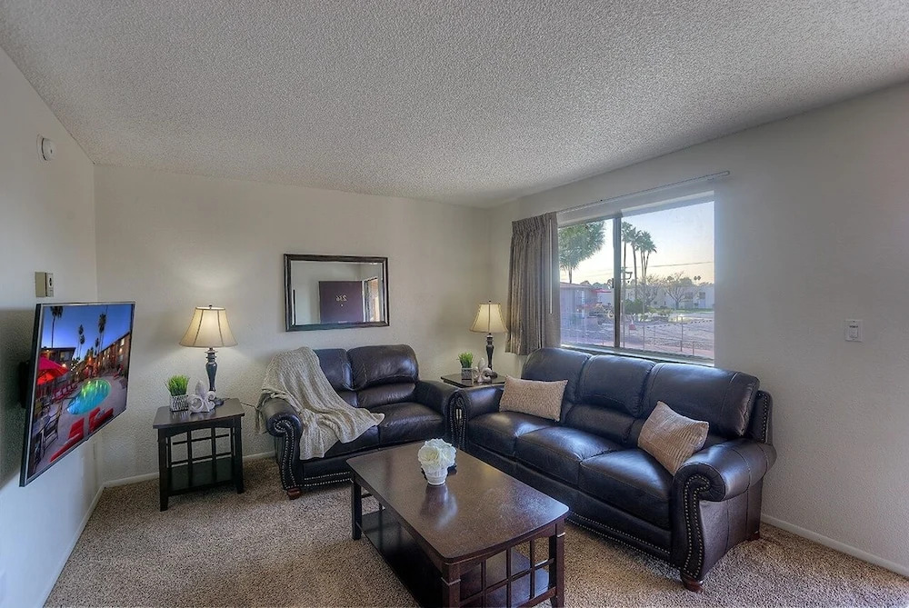 238- Fully Furnished with WiFi by RedAwning