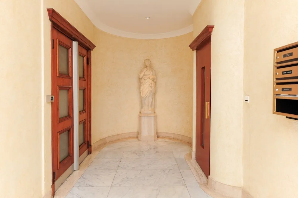 Le Majestic Promenade - Five Stars Holiday House