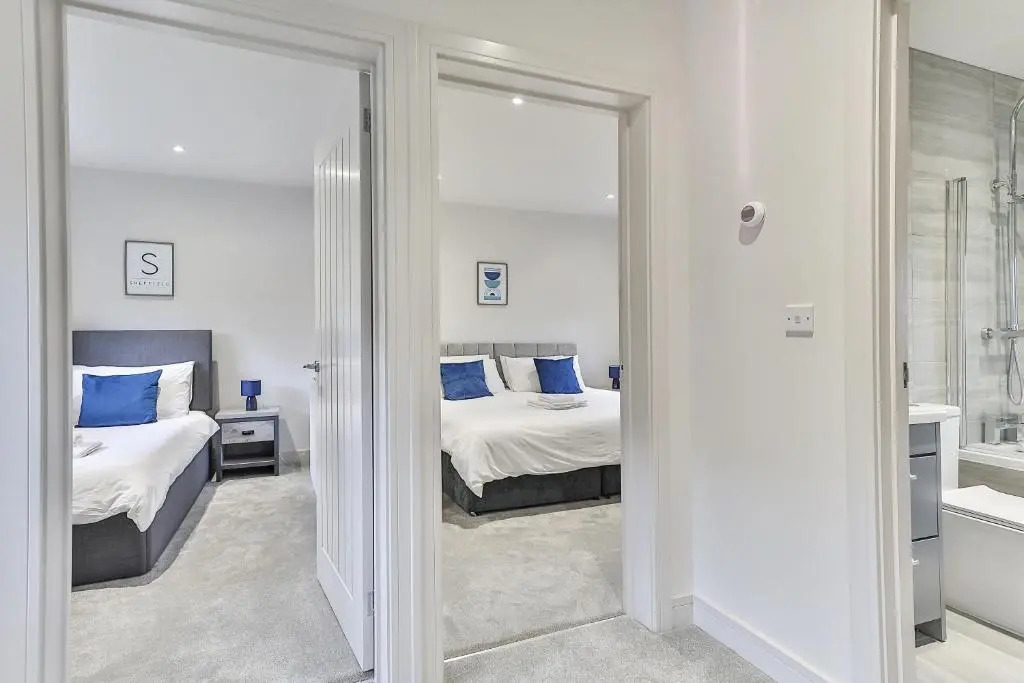 3 Bed Refurbished, Modern House, WiFi, Patio area