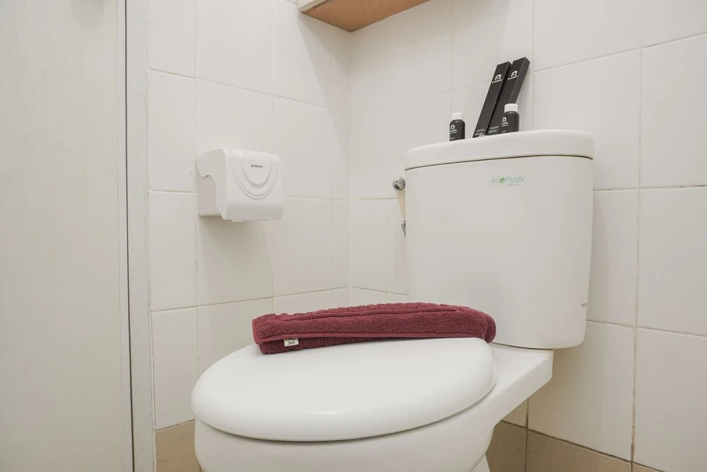Comfort Living And Minimalist 1Br At Bassura City Apartment
