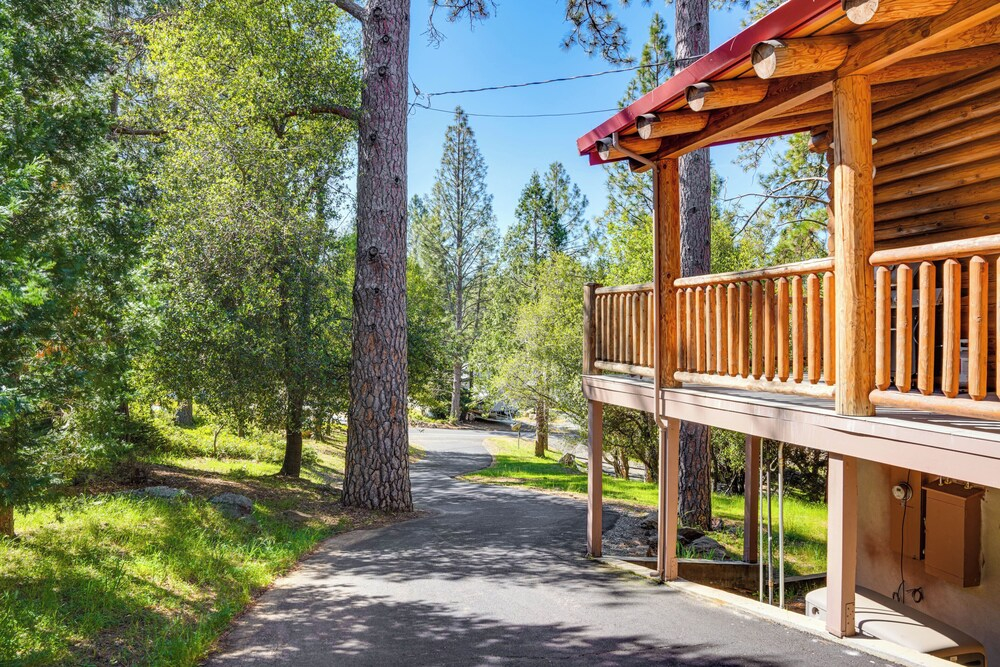 Walk to Pine Mountain Lake: Spacious Family Cabin