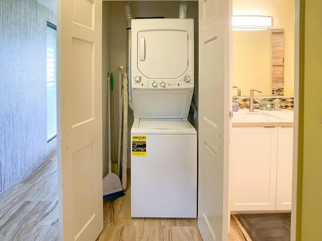 WBH D227 - Aloha La'i2 - Oceanfront/1b1b/Wifi/AC/Cable/Pool/Extras