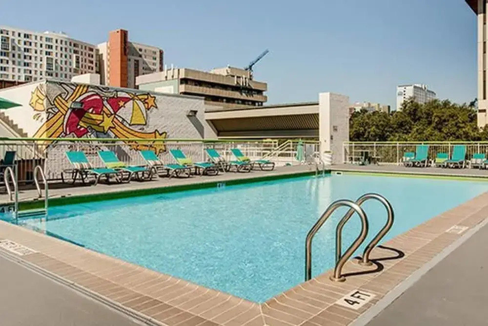 UT Suite + Pool + Gym