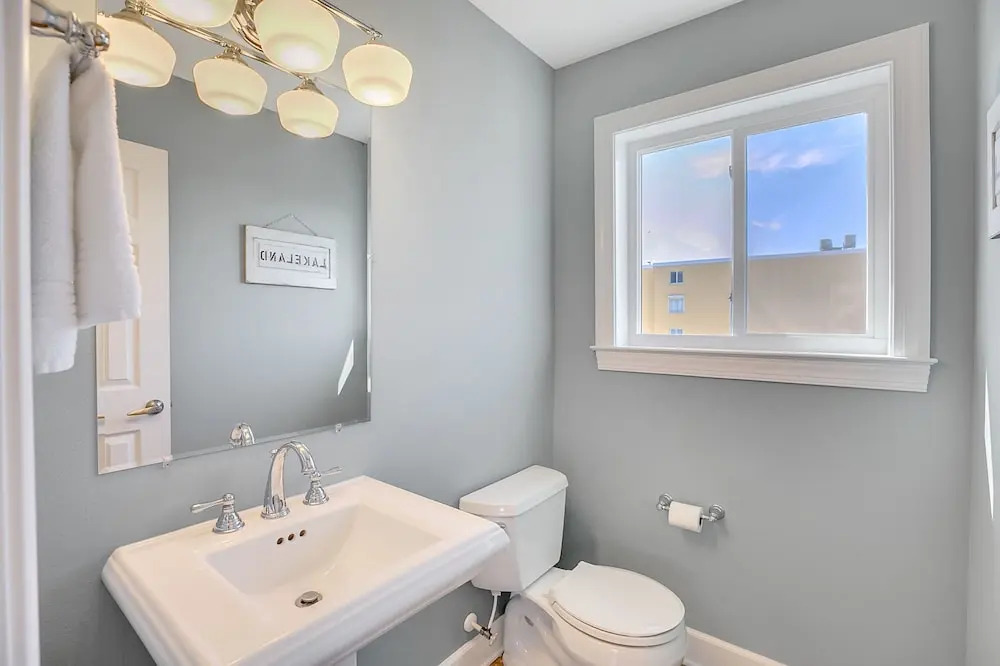 Contemporary 3br/3.5ba W/ Gulf View, Walk To Beach 3 Bedroom Home