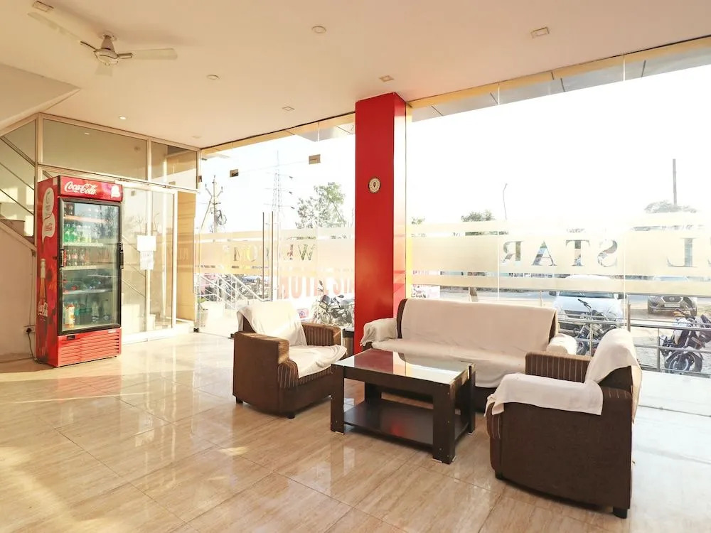 OYO 6137 Hotel Star