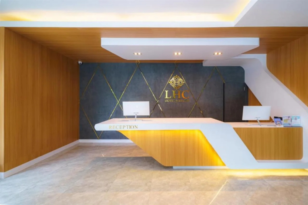 Курортный отель Lhc Hotel And Resort