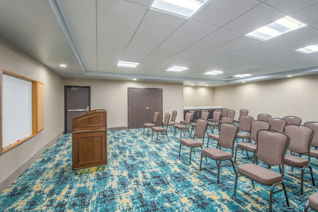 Holiday Inn Express & Suites Shawnee-Kansas City West by IHG