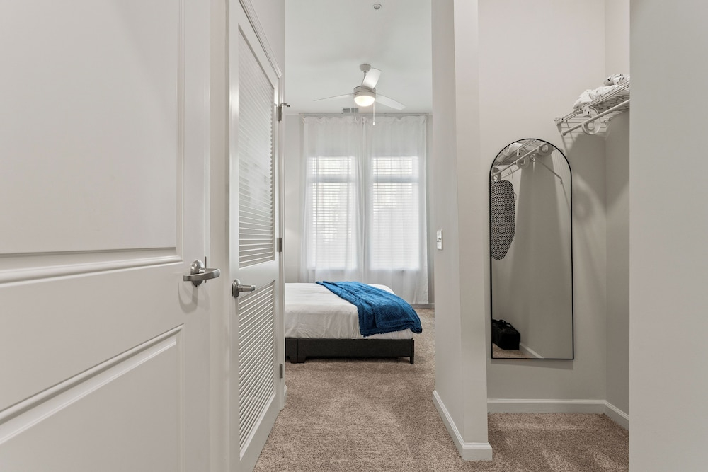 Riviere Apartments King Bed Suite & Pool & Gym & Pet Friendly & Near Epic Universe