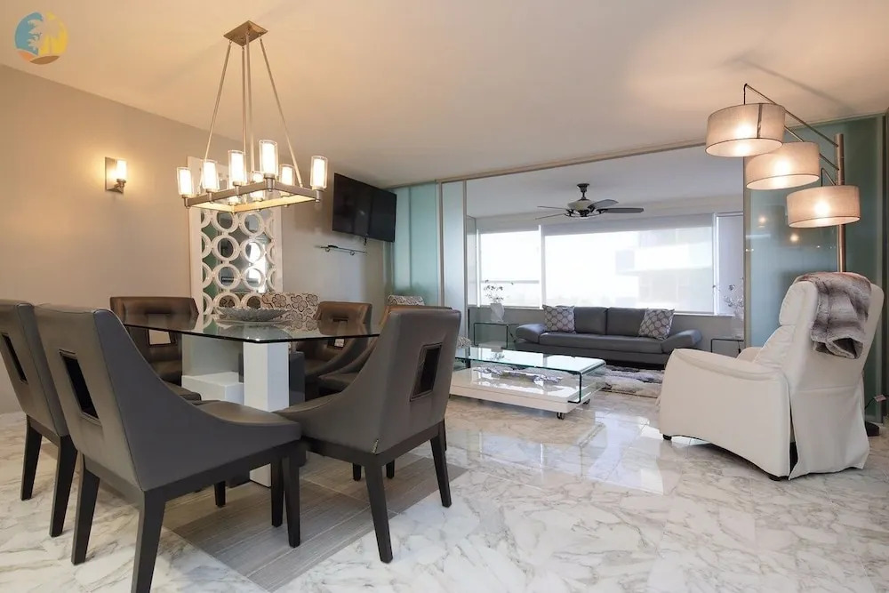 Alexander 718 3 Bedroom Apts by RedAwning