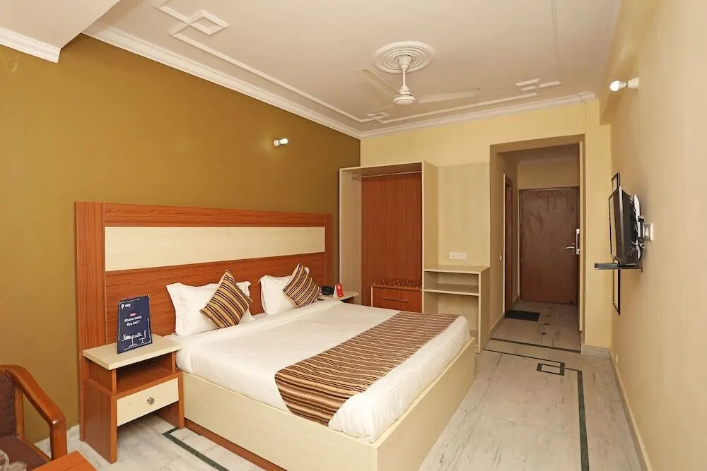 Hotel Red Flag By OYO Rooms