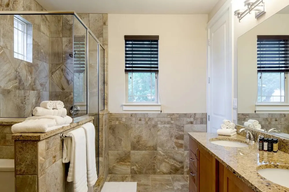 Spacious 3 BR Near Downtown by Domio