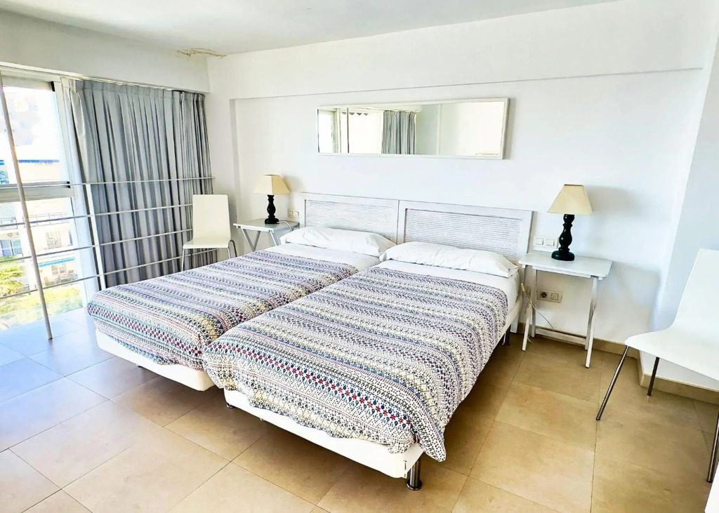 Skol 302 Super One-bedroom Duplex with Sea Views