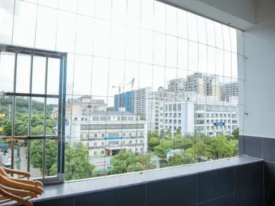 Qiongzhong Santaiyuanlong Business Hotel