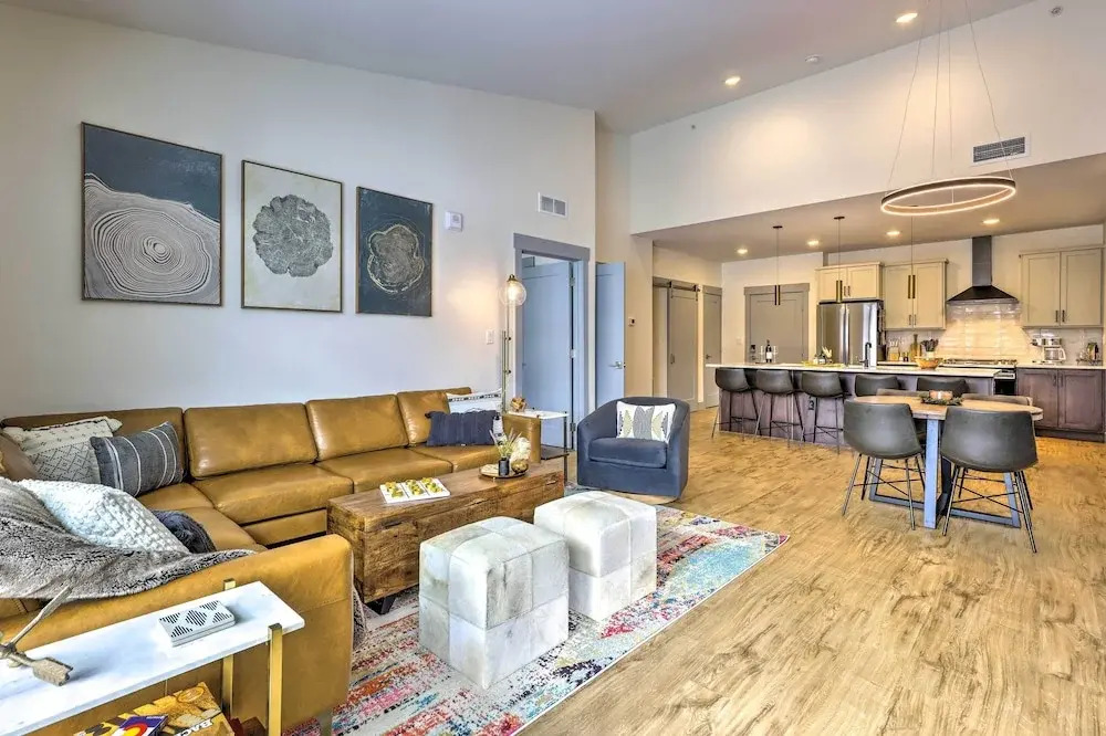 Condo w/ Mountain Views in Heart of Downtown!