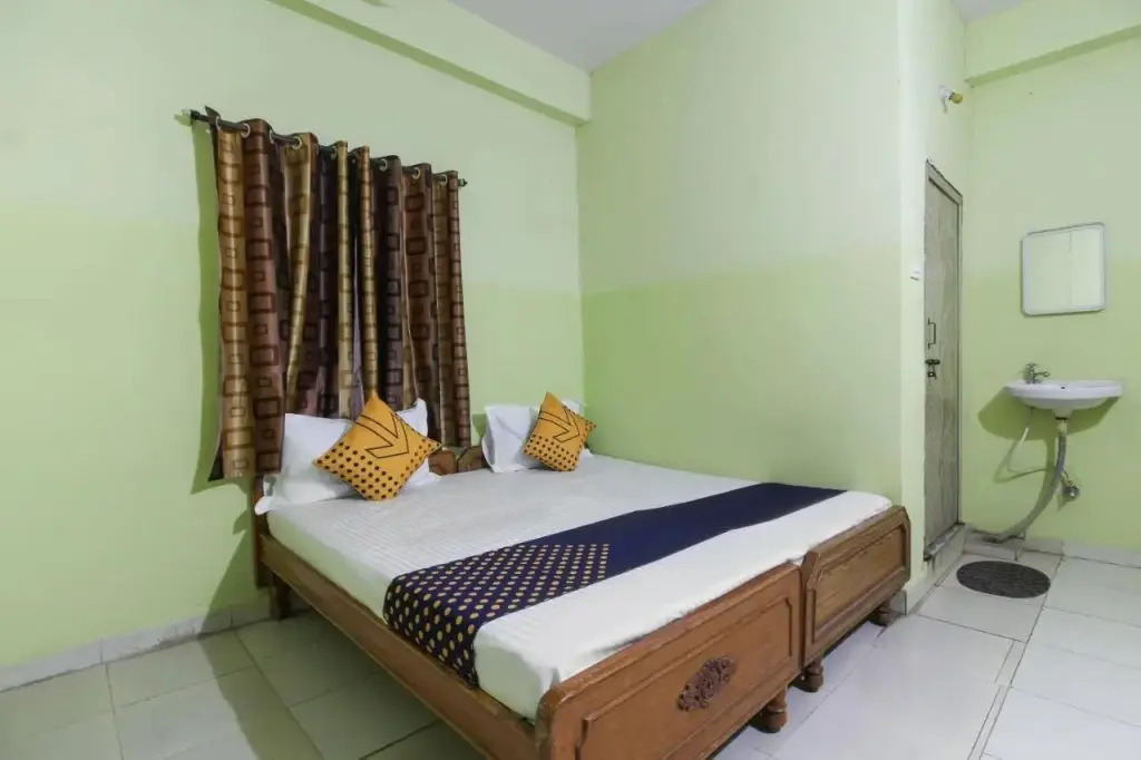 9 Star Guest House by OYO Rooms