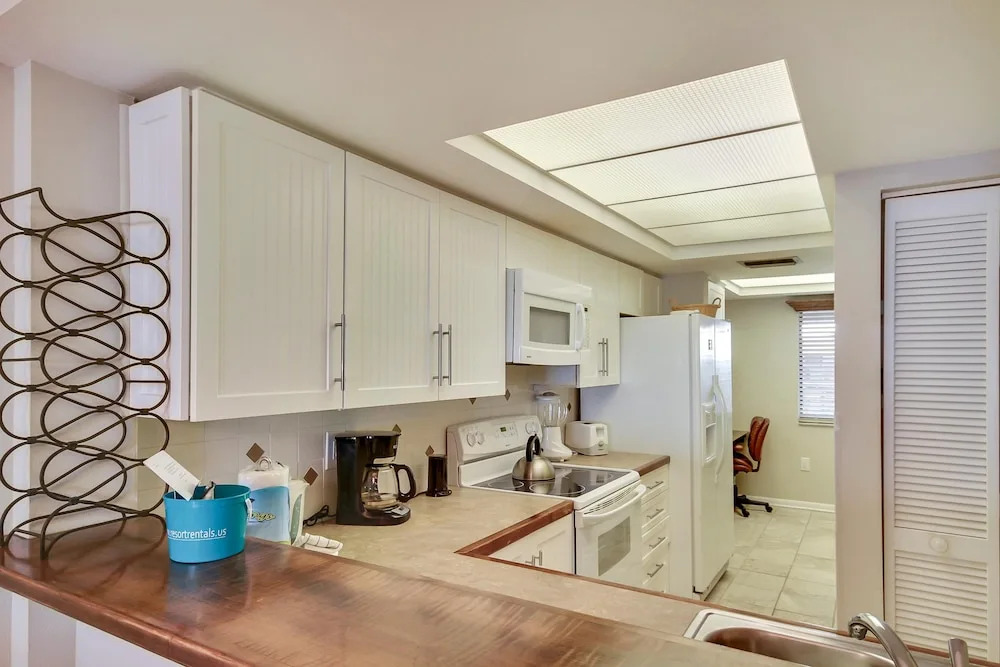 Land's End 402 Building 7 Fully Updated / Beachfront Condo!