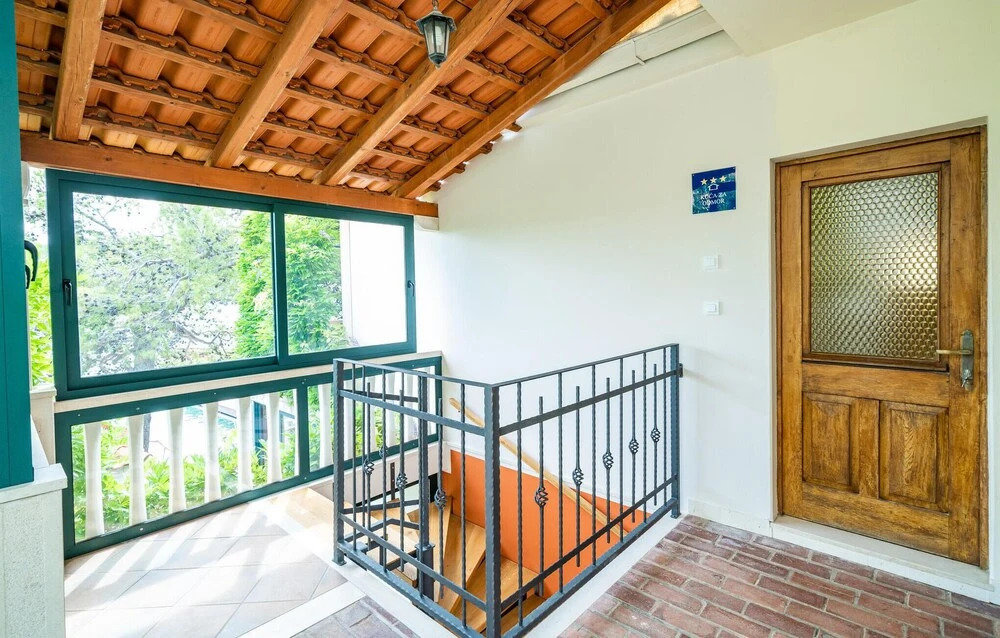 Stunning Home in Zaton Mali With Wifi and 5 Bedrooms