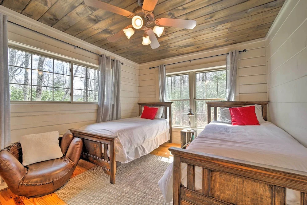 Deck + Fire Pits: Lake Toxaway Getaway!