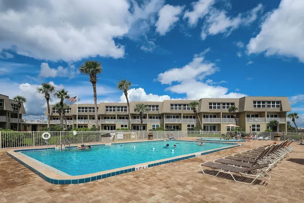 Ocean View Condo w/ Direct Beach Access & Shared Swimming Pool/tennis