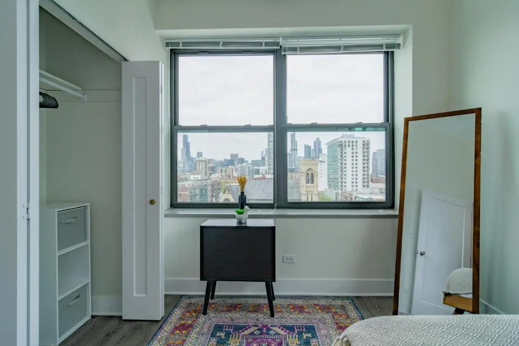 McCormick place luxury Penthouse Duplex with personal rooftop with optional parking for 8 guests