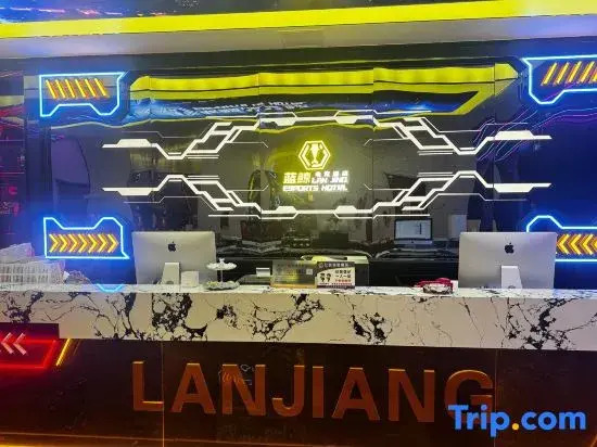 Hongya Blue Whale E-Sports Hotel