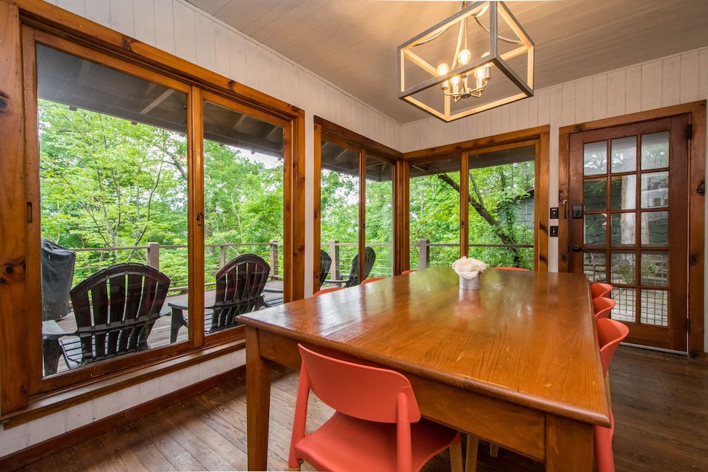 Spacious 6BR Compound w Fire Pit 15 Min to Town