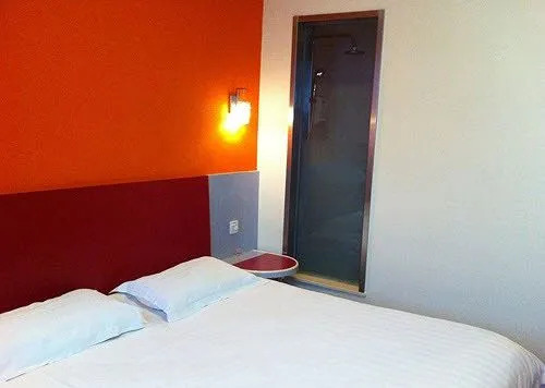 Motel 168 Shanghai Waigaoqiao FTA Huashan Road Branch