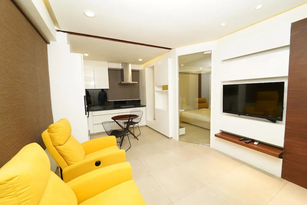 Ebony Residency