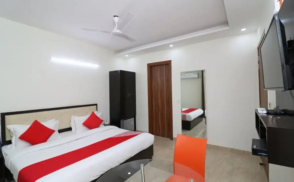 Hotel Azad Square Gurgaon