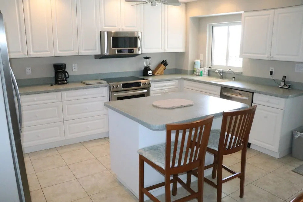 Jamaica Royale - 702 - 2 Br Condo